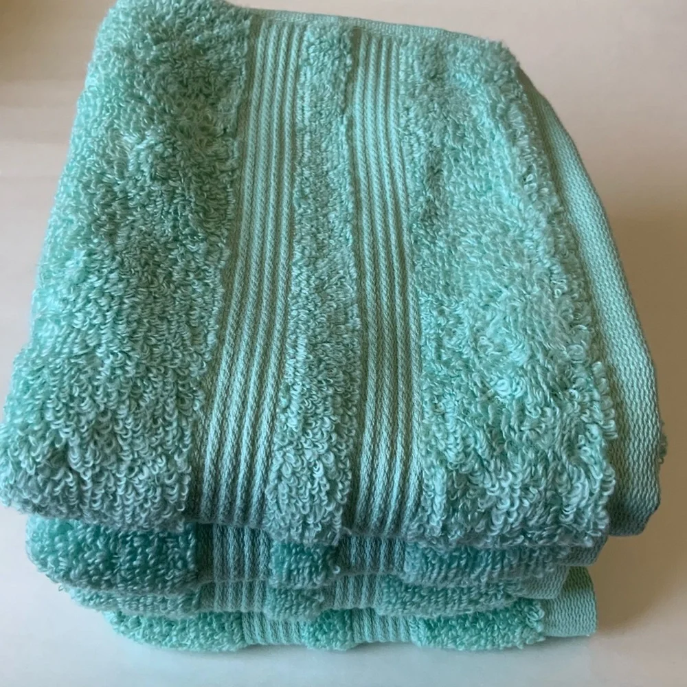 Mainstays Performance Solid Hand Towels
